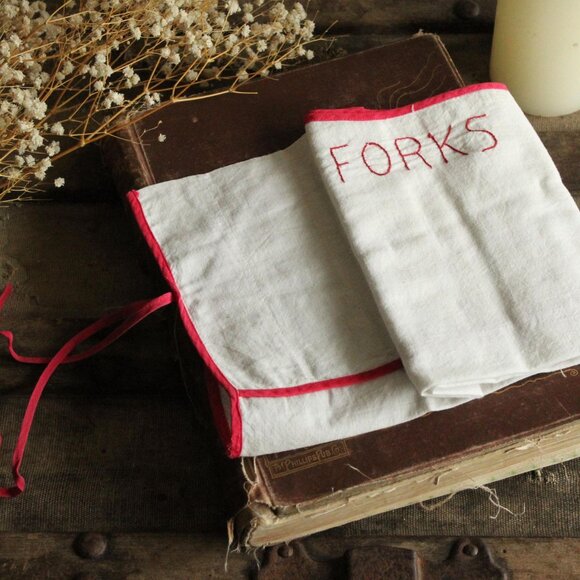 Vintage 1950s Silverware Holder, White And Red Fork Pocket, Kitchen Linens - Picture 6 of 13